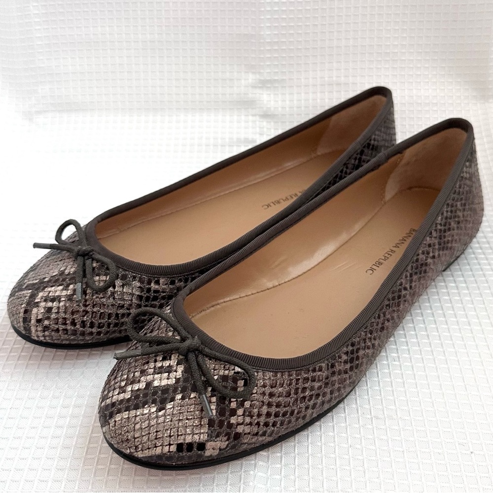 New Banana Republic Faux Snakeskin Ballet Flats Bows Size US 6 Shoes